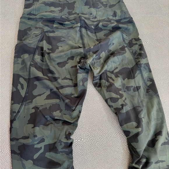 Lulu Lemon Work Out leggings - Picture 3 of 4